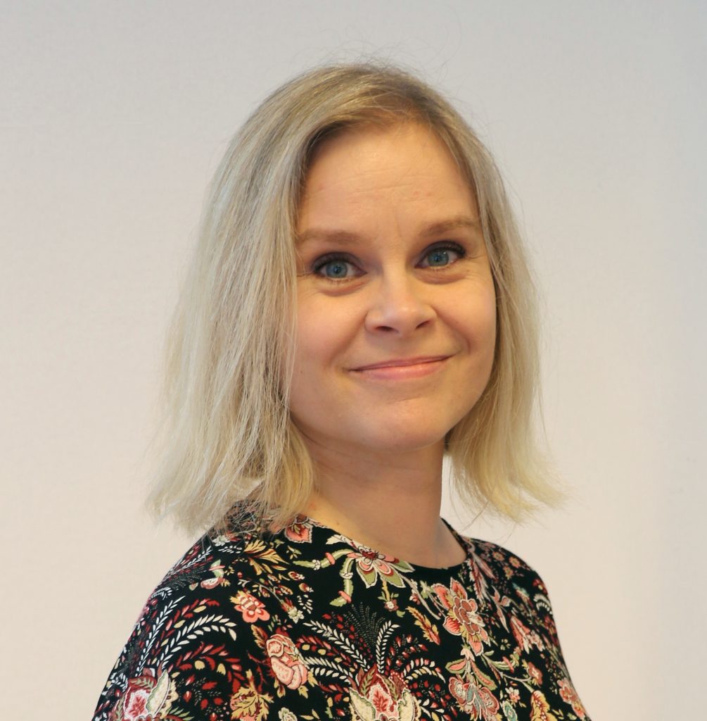 Tämän kuvan alt-attribuutti on tyhjä; Tiedoston nimi on Meri-Tuulia_310A-1-1005x1024.jpg